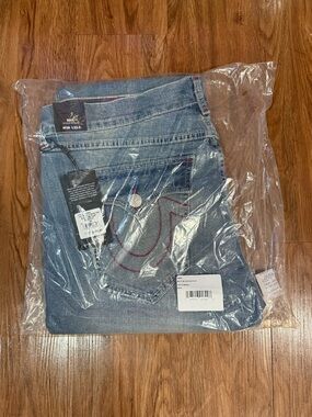 True Religion Billy Bootcut Jeans
Color: Light Autumn Walk Size 38W